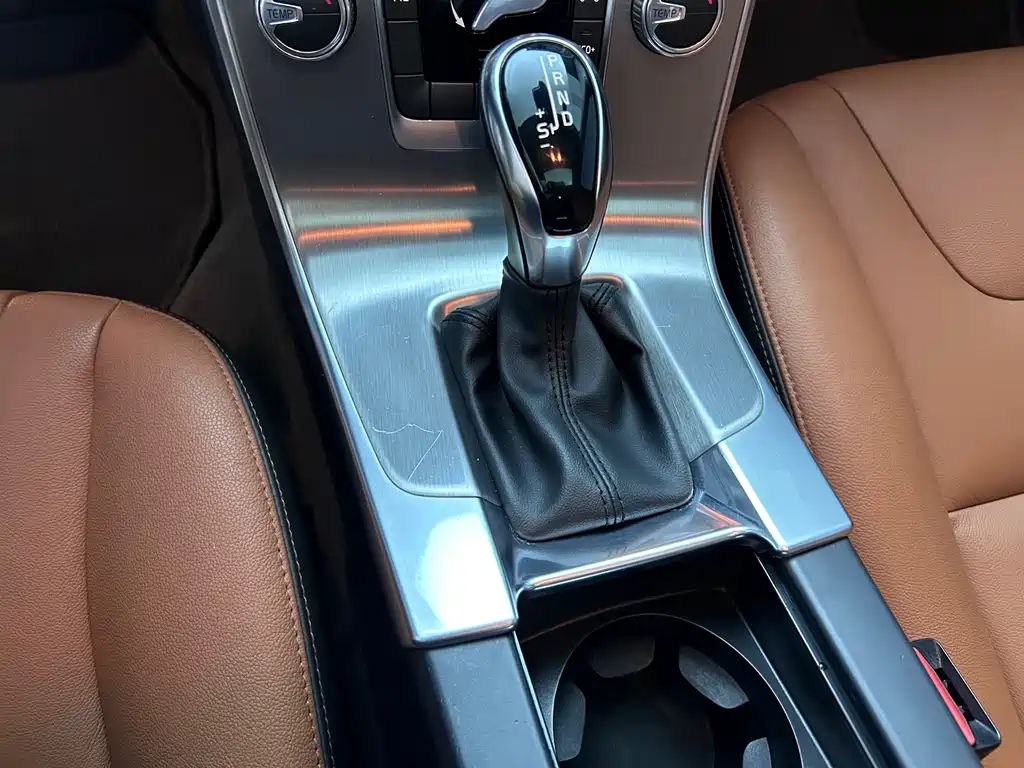 Volvo S60 2018 — фото 17