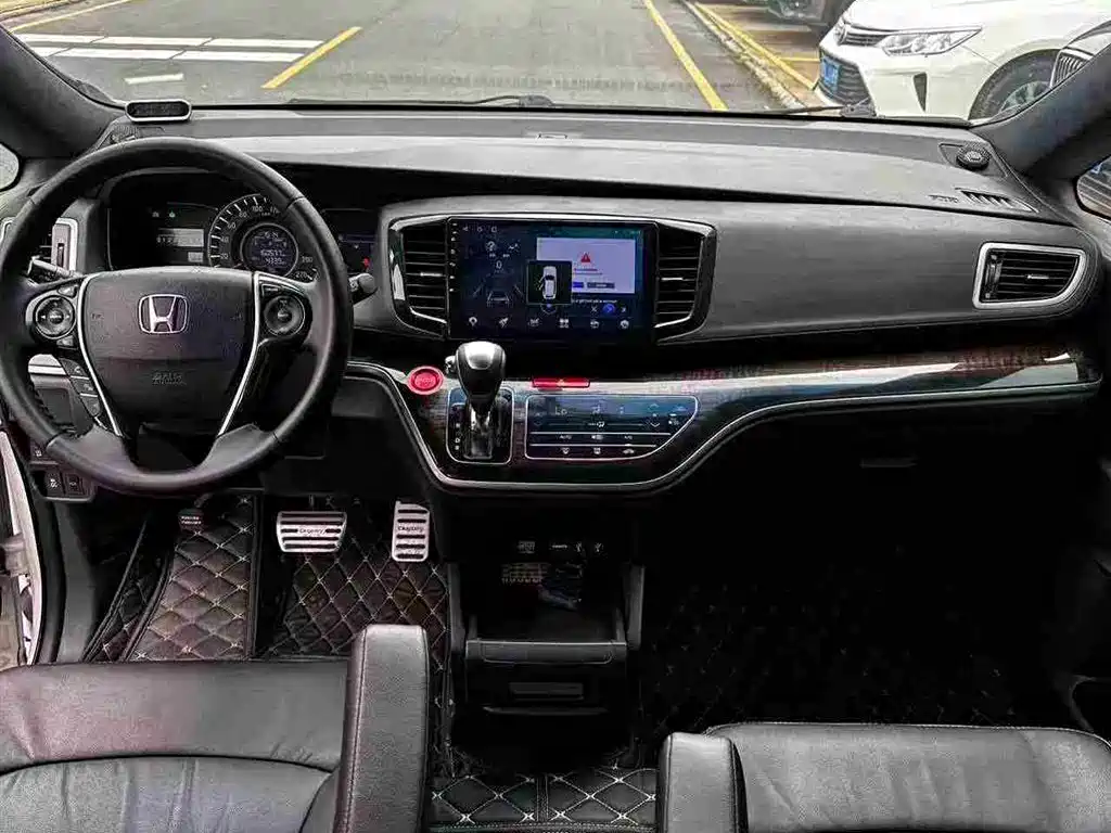 Honda Odyssey 2015 — фото 8