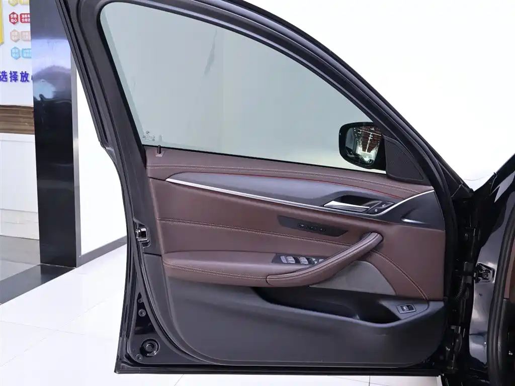 BMW 5 Series 2024 — фото 18