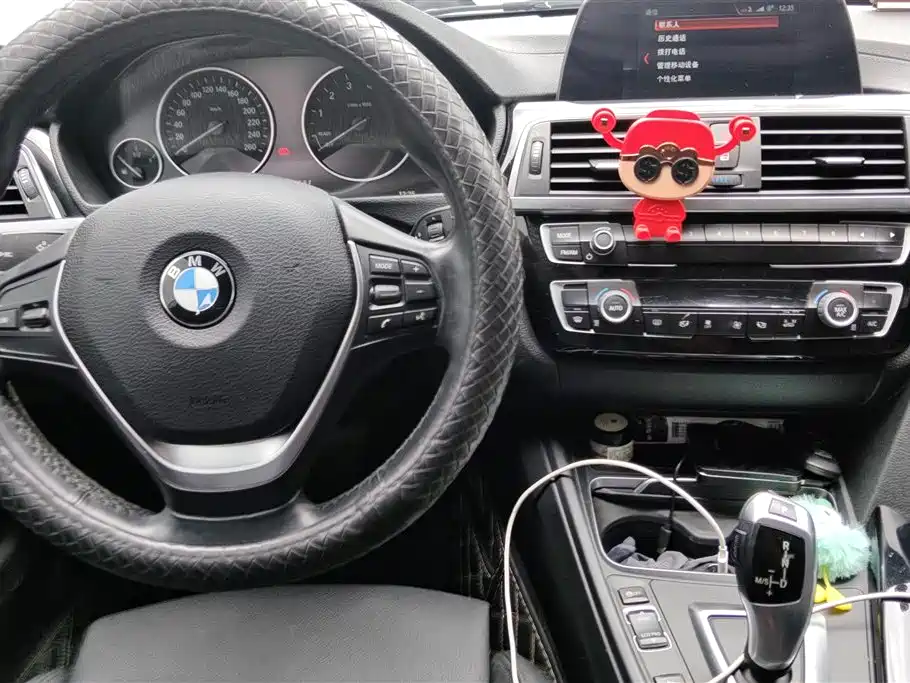 BMW 3 Series 2018 — фото 12