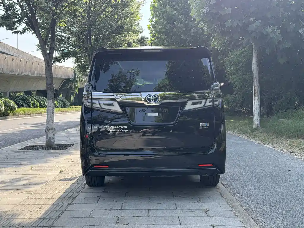 Toyota Vellfire 2023 — фото 9