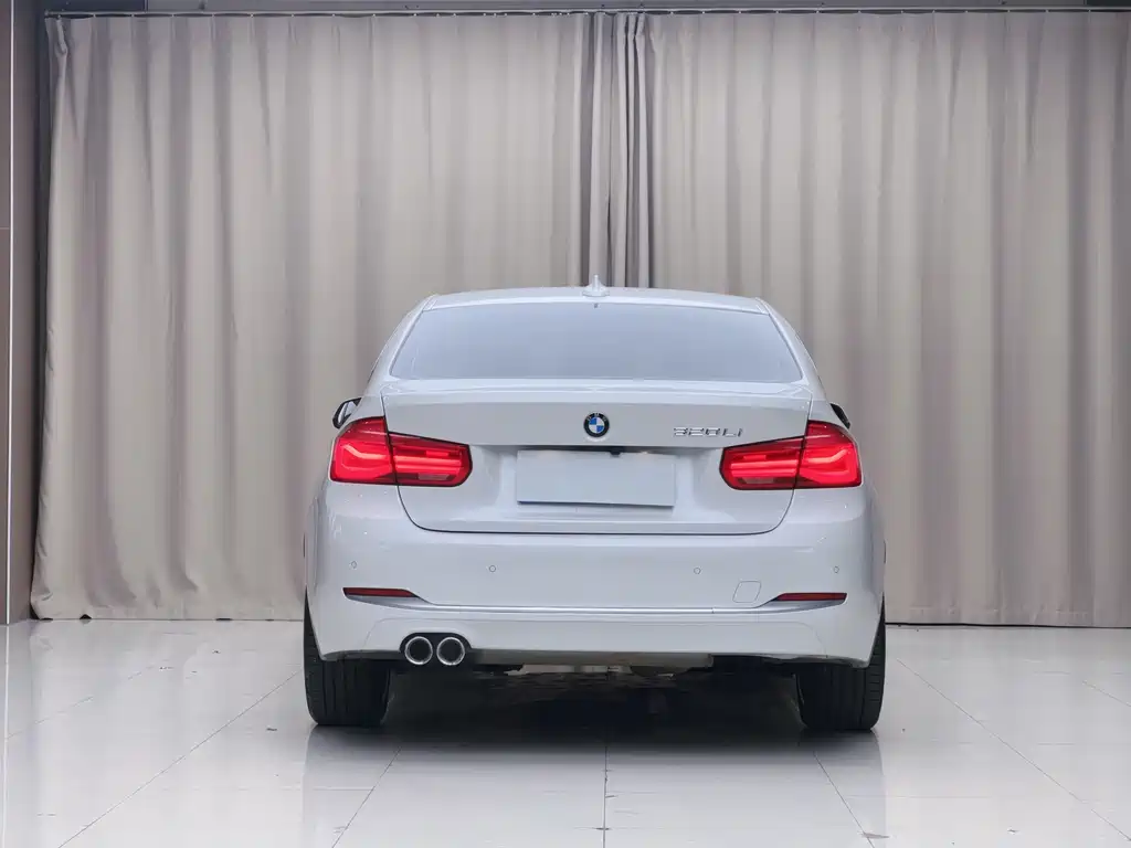 BMW 3 Series 2019 — фото 15