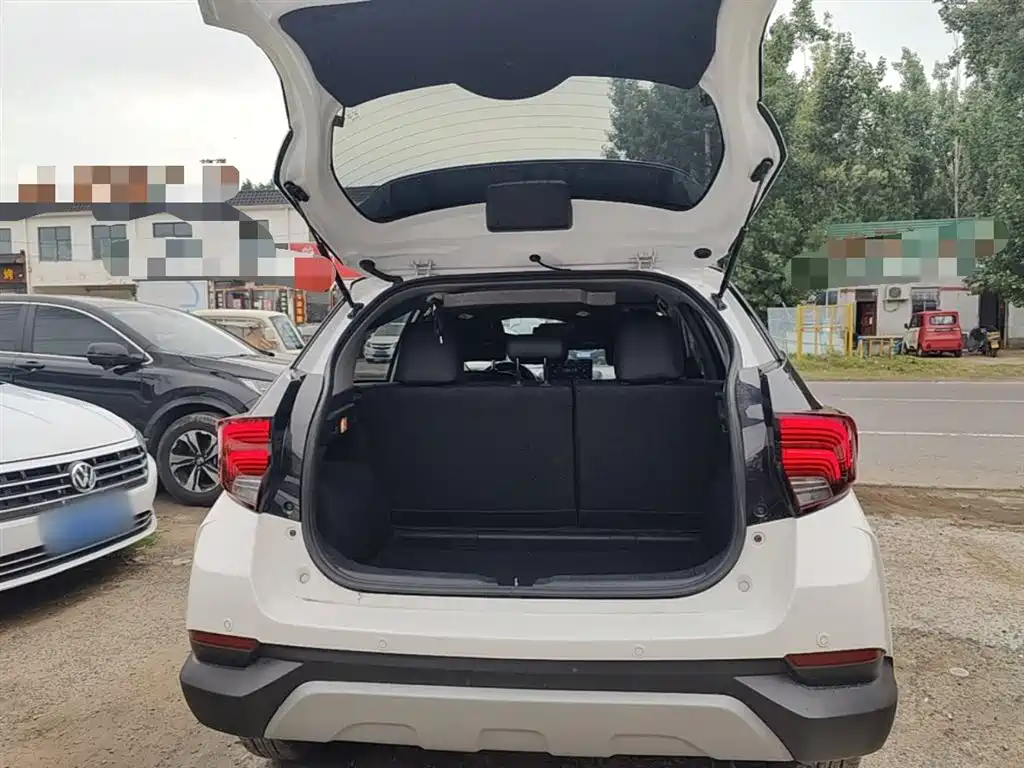 Toyota Yaris L 2022 — фото 19