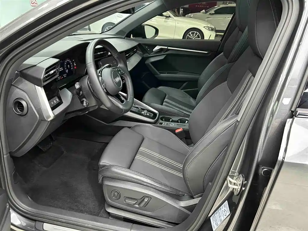 Audi A3 2023 — фото 11