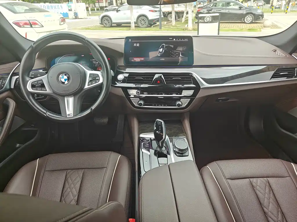 BMW 5 Series 2022 — фото 11