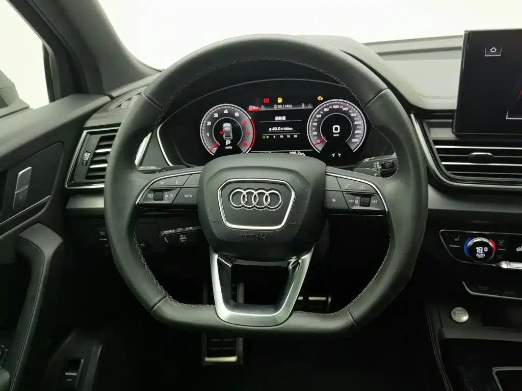 Audi Q5L 2024 — фото 11