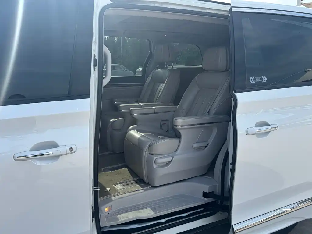 GAC Motor Trumpchi M8 2020 — фото 9