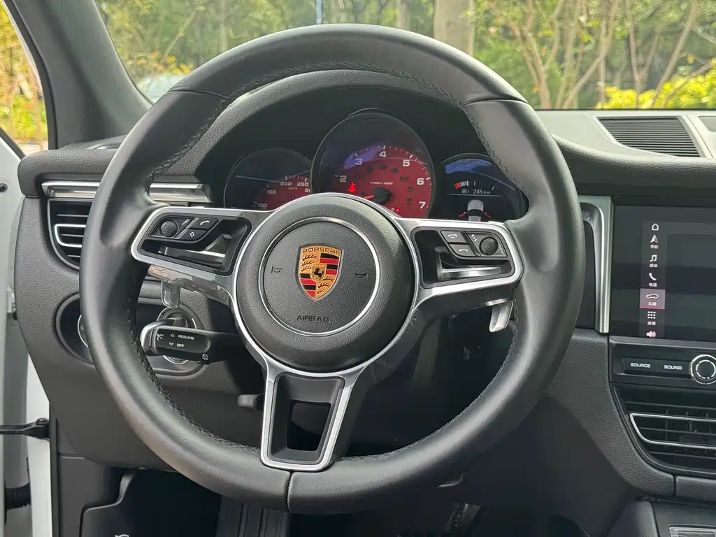 Porsche Macan 2019 — фото 10