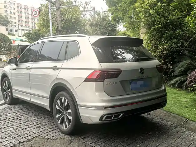 Volkswagen Tiguan L 2022 — фото 10