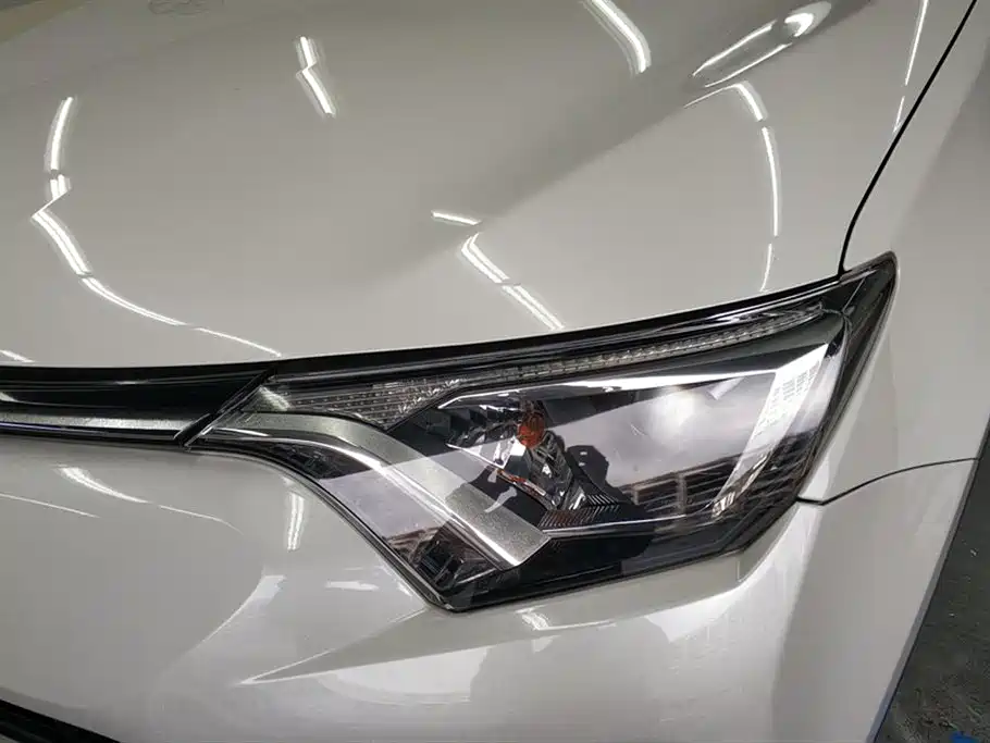 Toyota RAV4 2018 — фото 5
