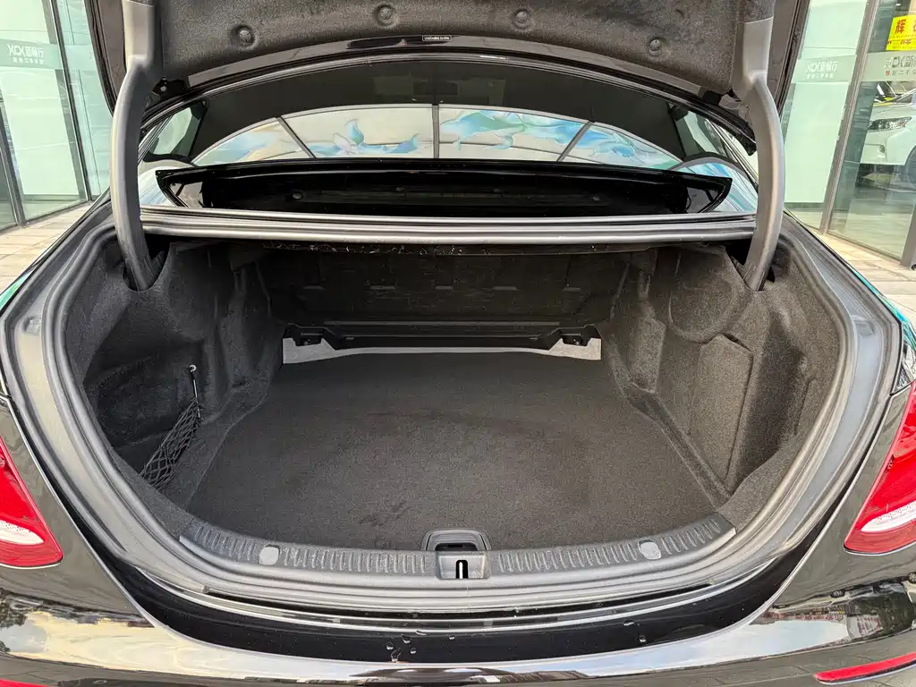 Mercedes-Benz E-Class 2019 — фото 13