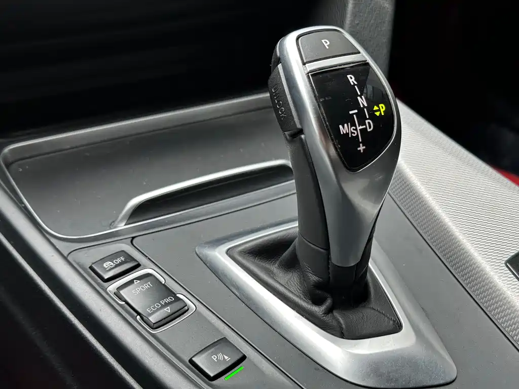 BMW 3 Series 2018 — фото 15