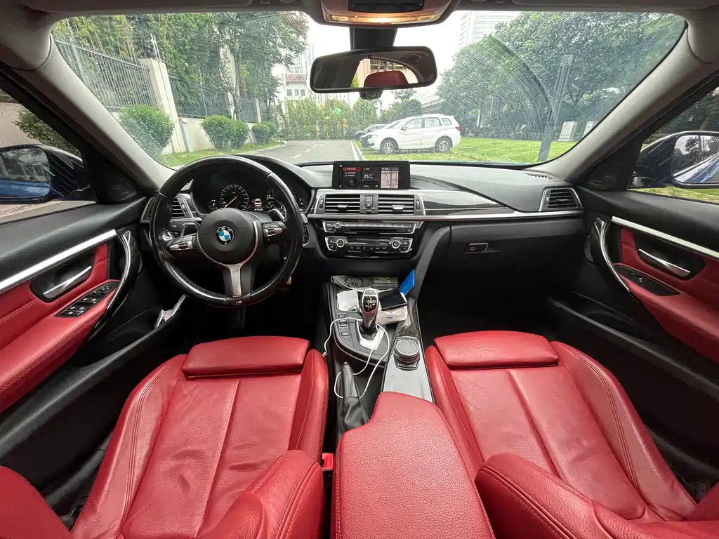 BMW 3 Series 2018 — фото 14