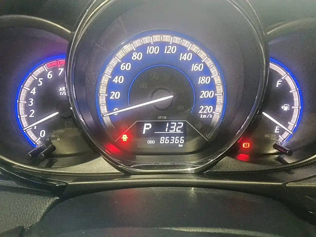 Toyota Yaris L 2016 — фото 12