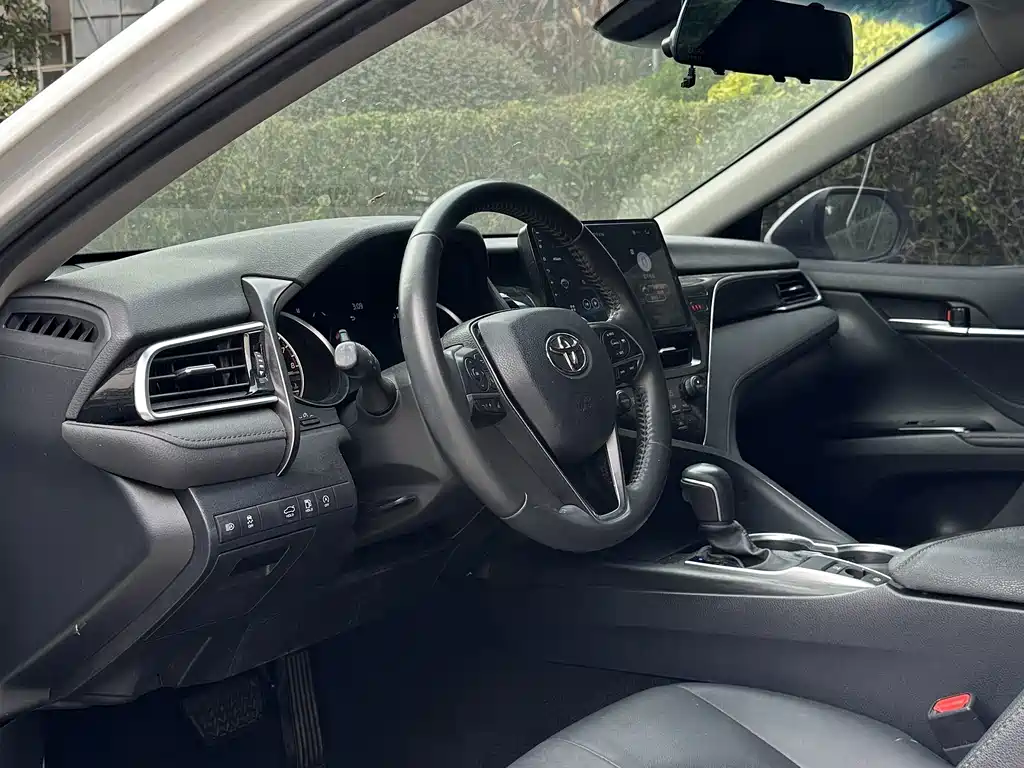Toyota Camry 2022 — фото 5