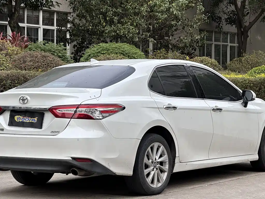 Toyota Camry 2022 — фото 9