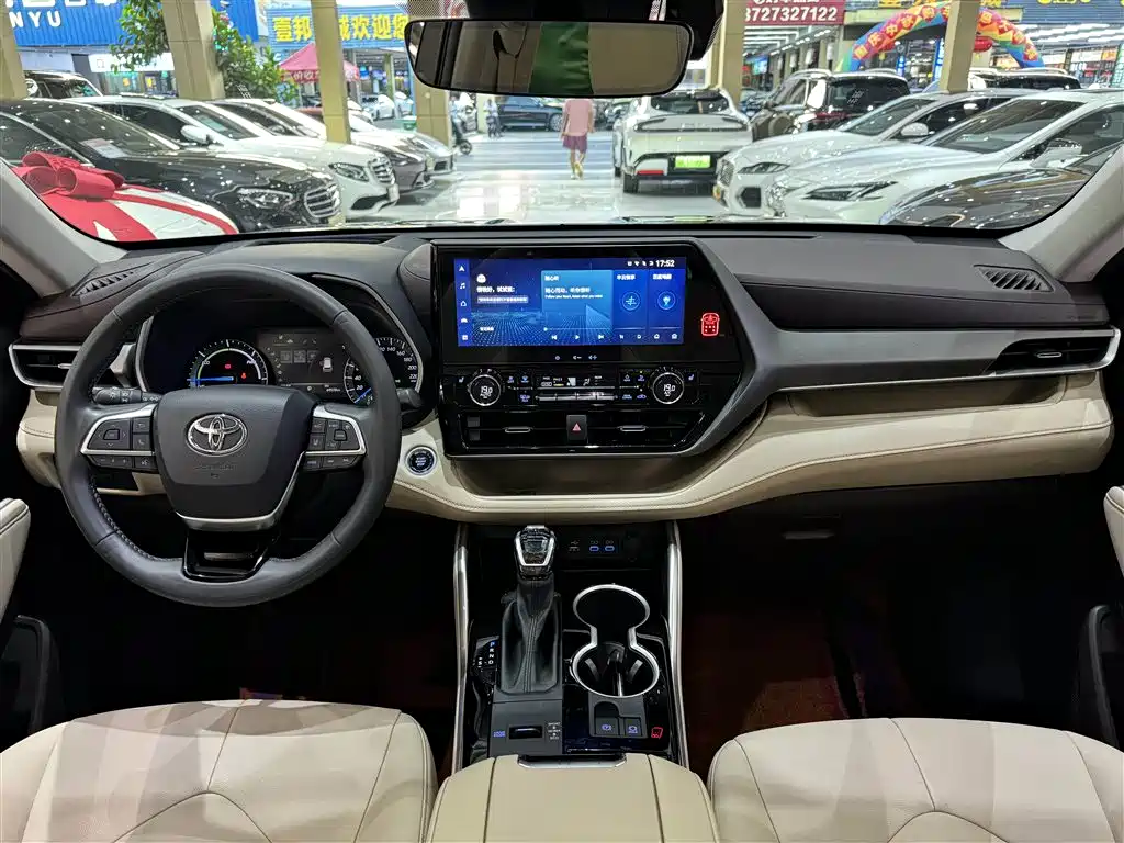 Toyota Highlander 2022 — фото 9