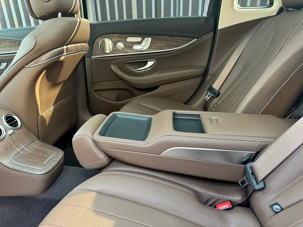 Mercedes-Benz E-Class 2022 — фото 18