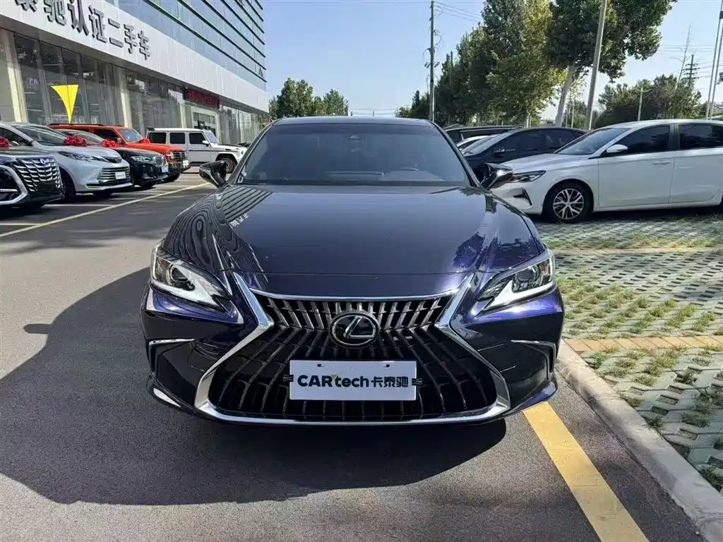 Lexus ES 2020