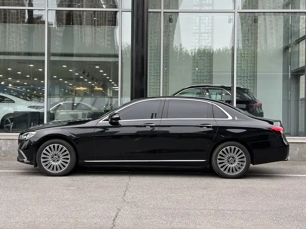 Mercedes-Benz E-Class 2022 — фото 6
