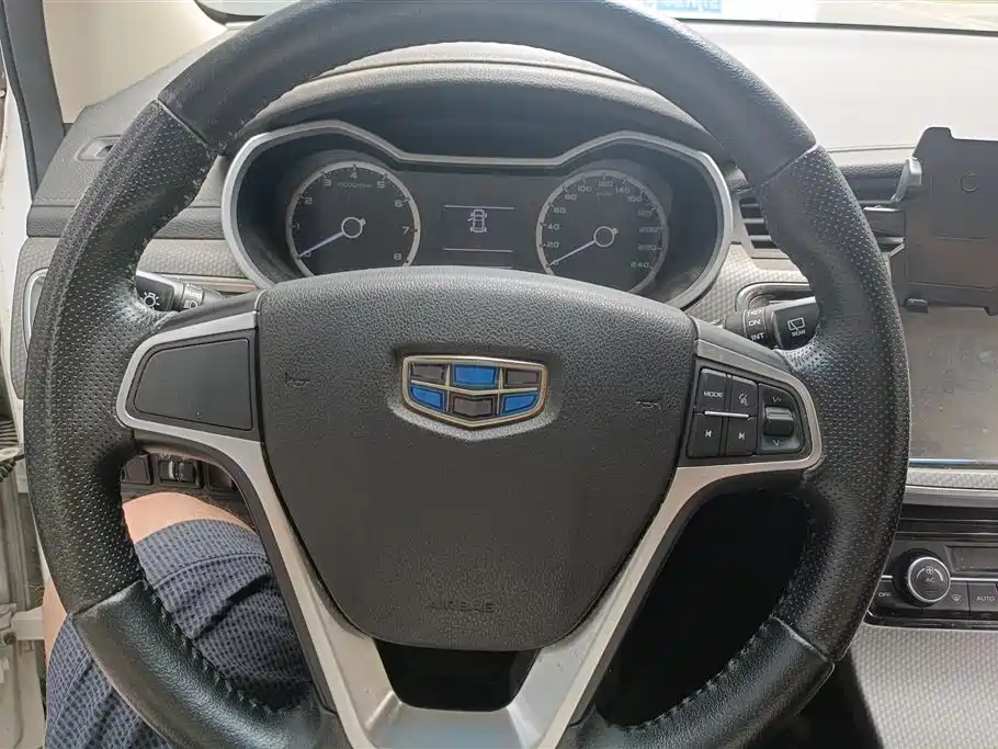 Geely Emgrand GS 2016 — фото 15