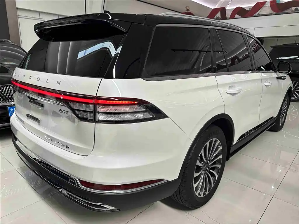Lincoln Aviator 2022 — фото 20