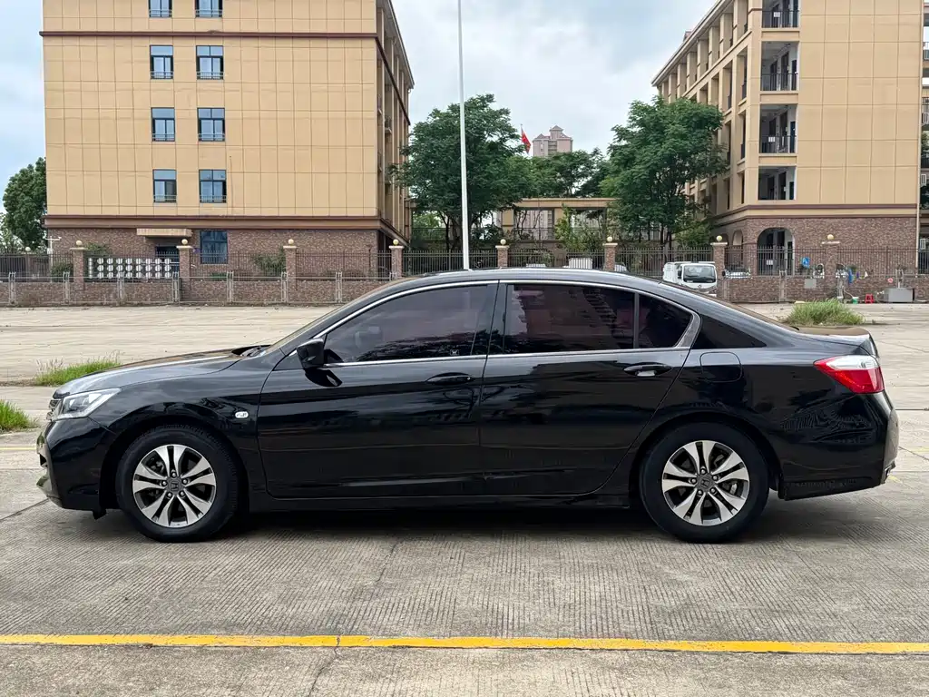 Honda Accord 2016 — фото 8