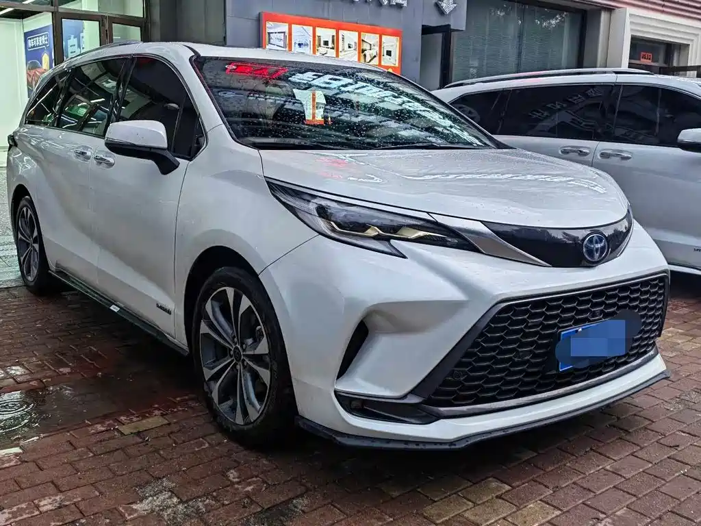 Toyota Granvia 2023