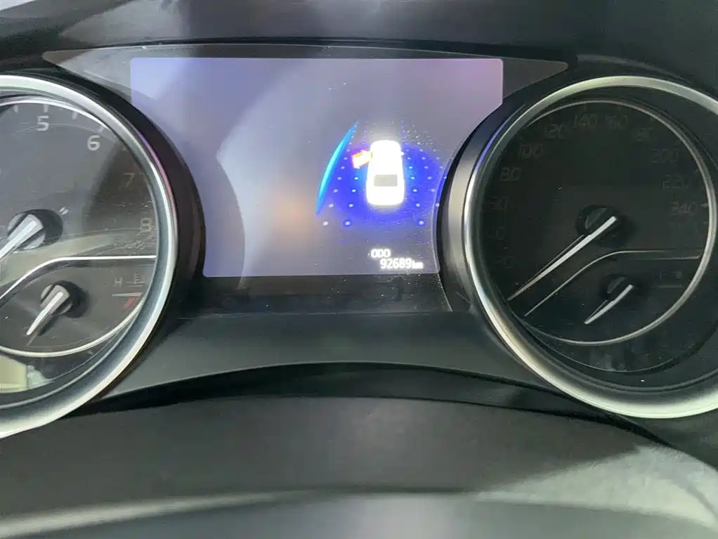 Toyota Camry 2018 — фото 13