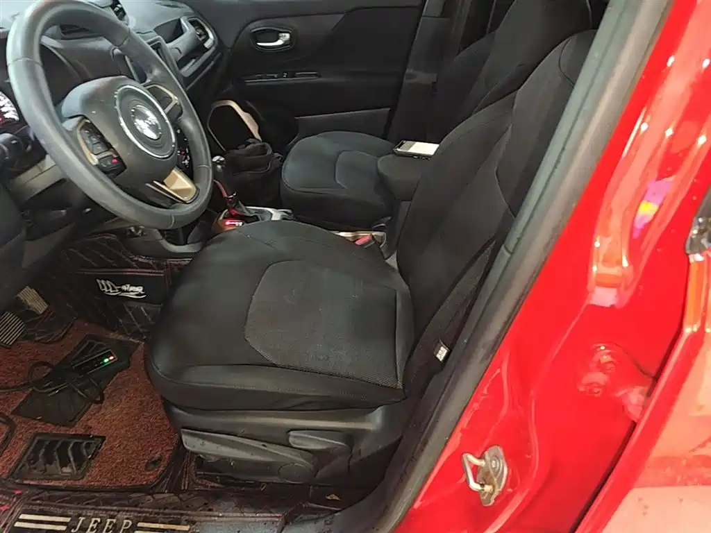 Jeep Renegade 2018 — фото 15