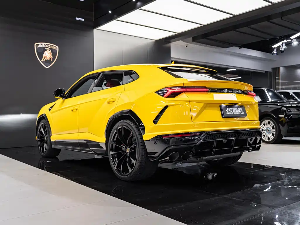 Lamborghini Urus 2022 — фото 15