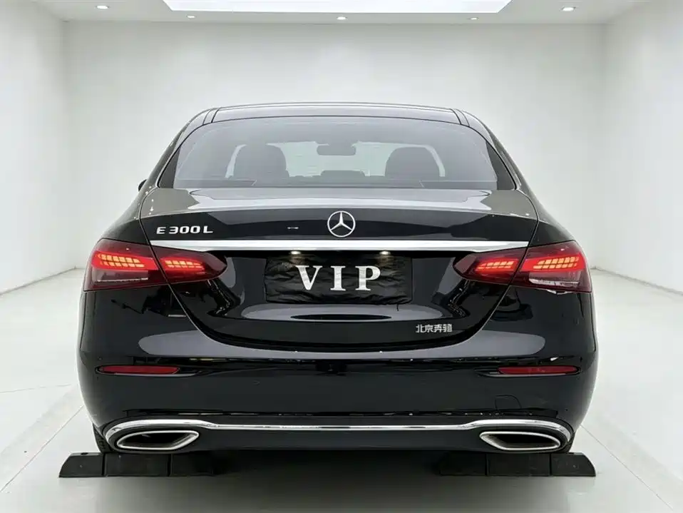 Mercedes-Benz E-Class 2023 — фото 8