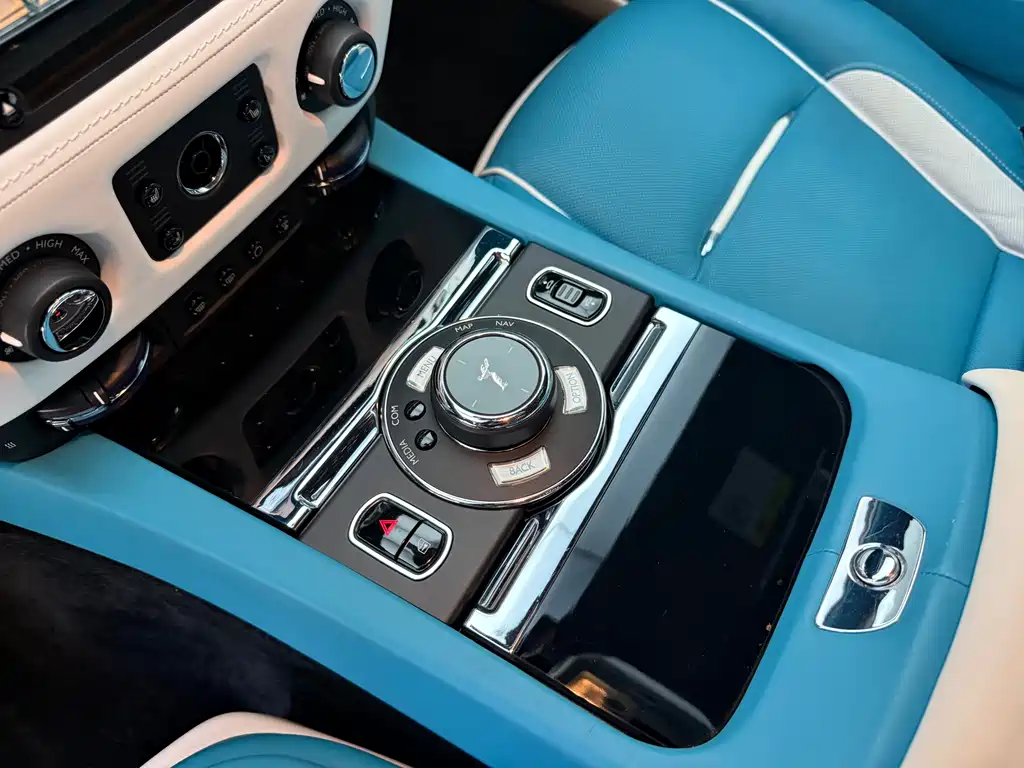 Rolls-Royce Wraith 2019 — фото 15