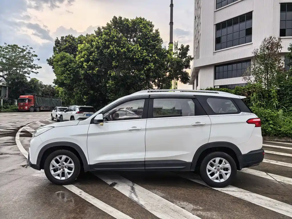 Wuling Hongguang S3 2018 — фото 4