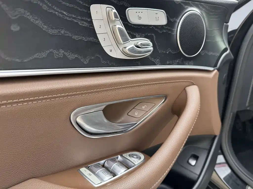 Mercedes-Benz E-Class 2019 — фото 13