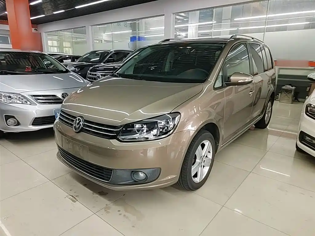 Volkswagen Touran 2016 — фото 1