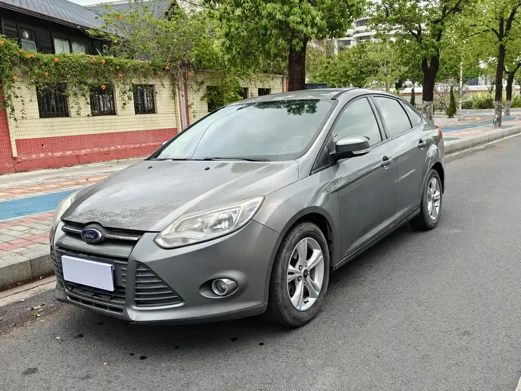 Ford Focus 2014 — фото 1