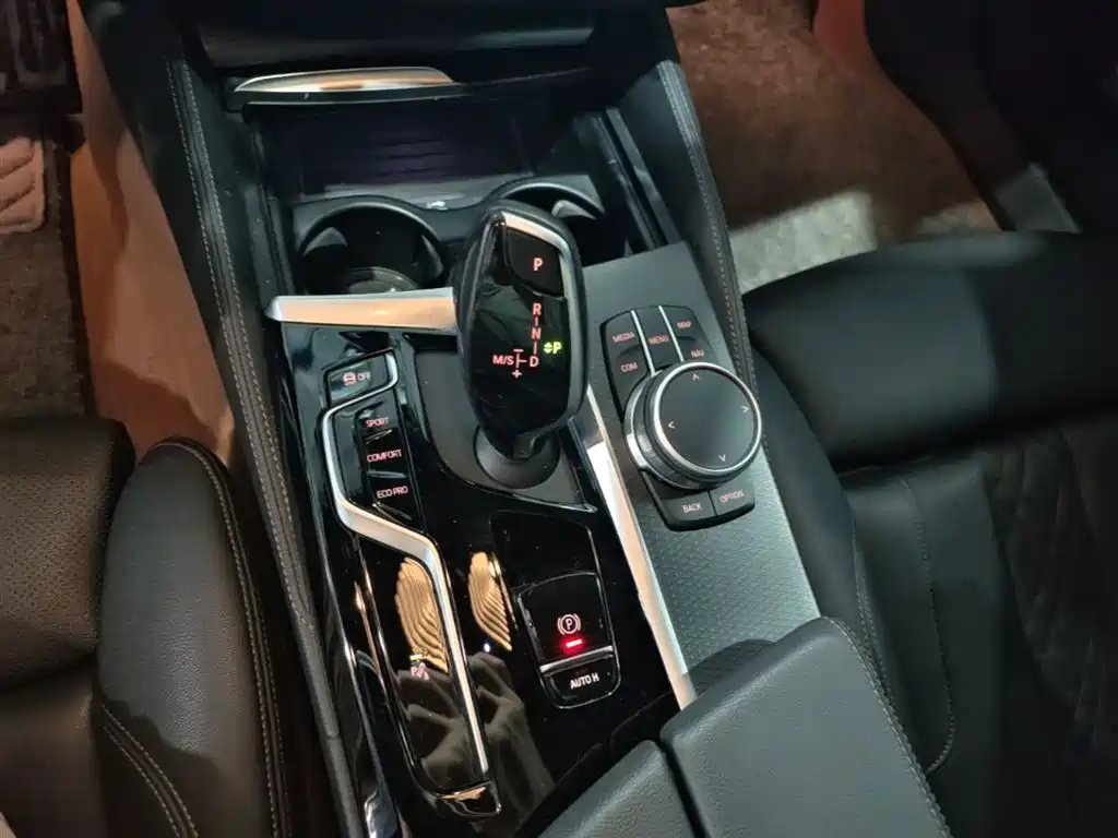 BMW 5 Series 2022 — фото 10