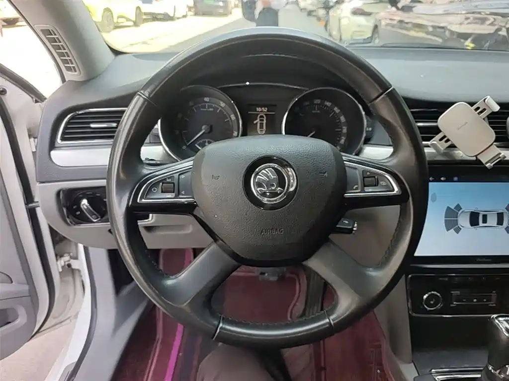 Skoda Superb 2015 — фото 11