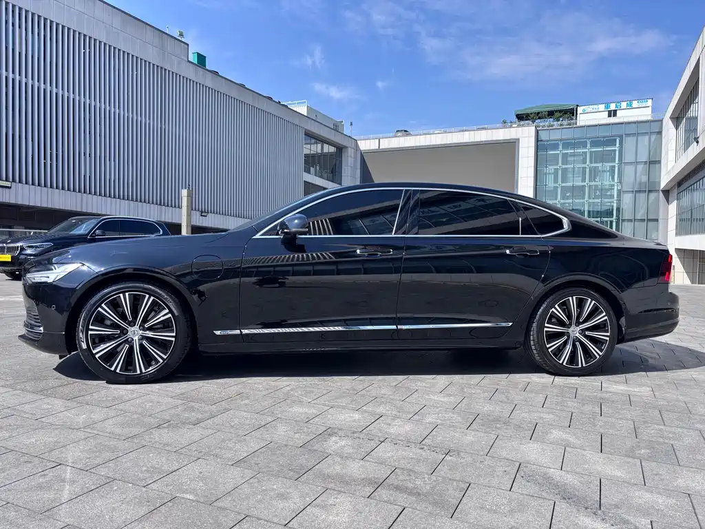 Volvo S90 PHEV 2023 — фото 2