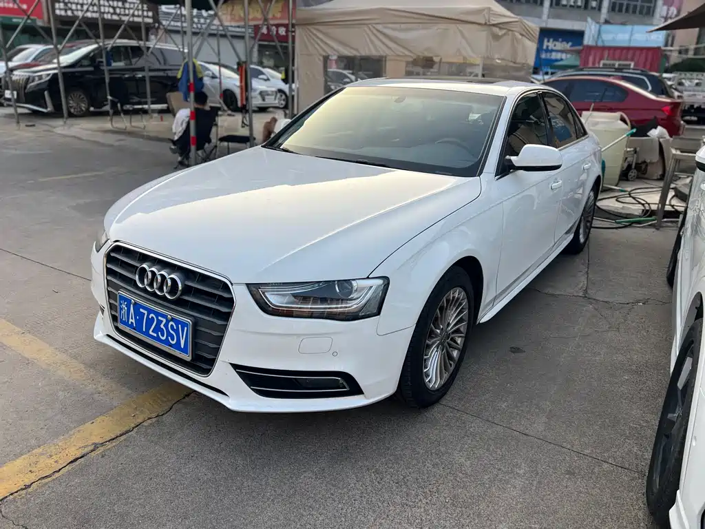 Audi A4L 2015 — фото 1