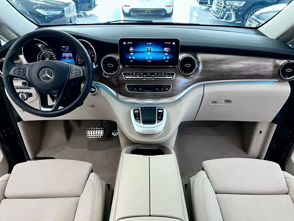Mercedes-Benz V-Class 2023 — фото 9