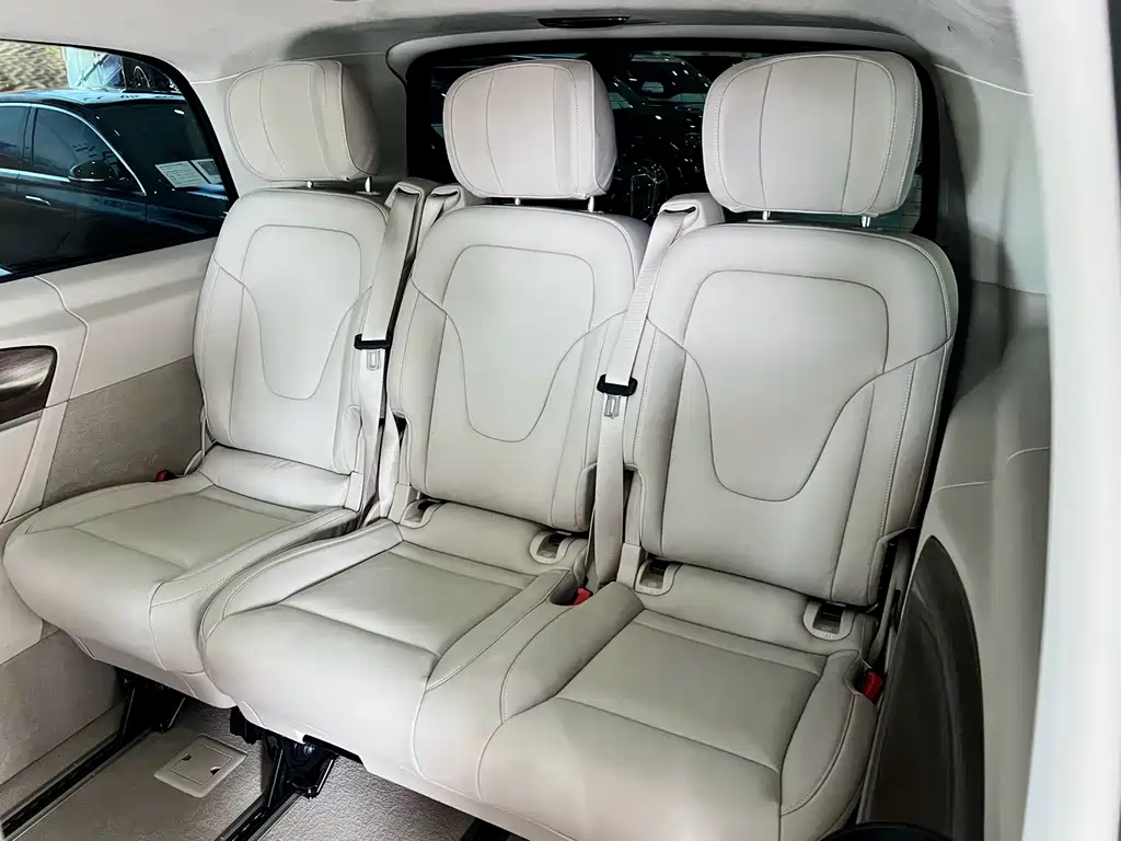 Mercedes-Benz V-Class 2023 — фото 11