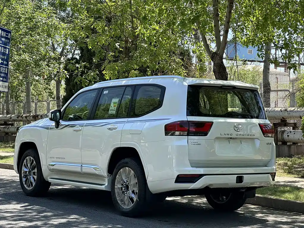 Toyota Land Cruiser 2023 — фото 4