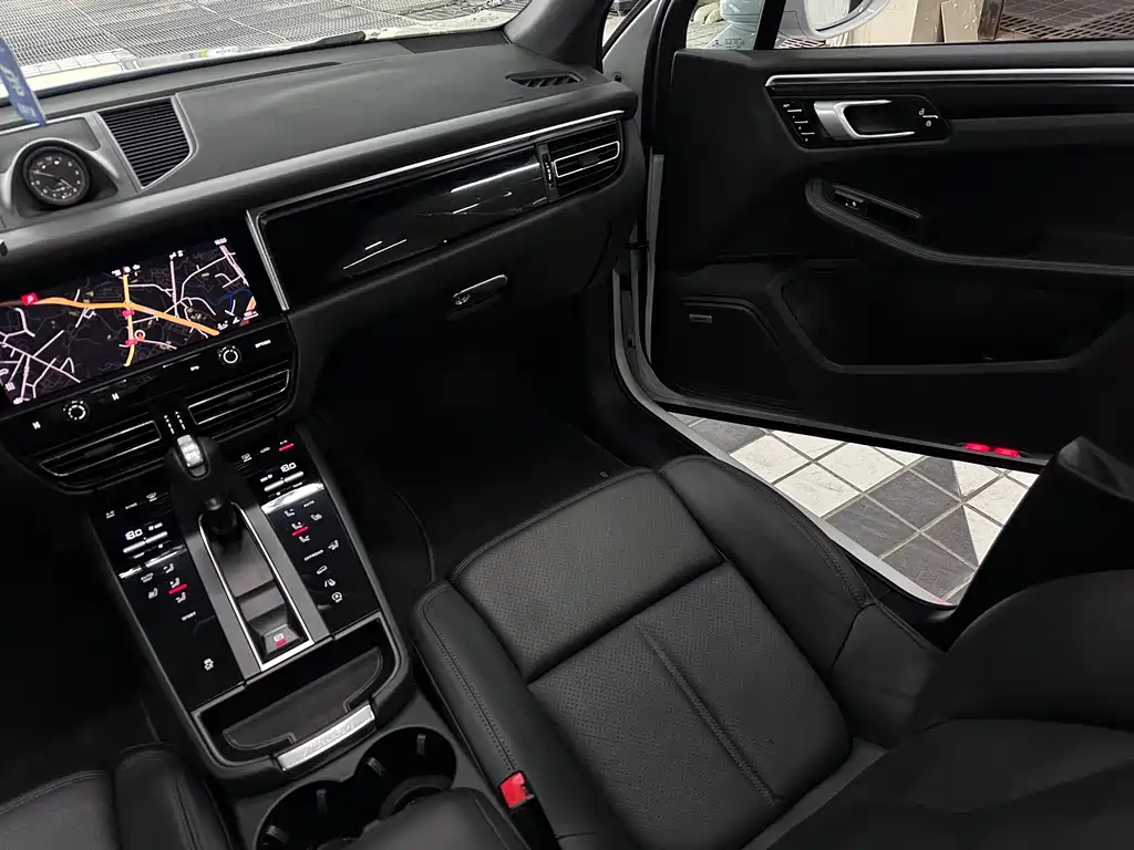Porsche Macan 2022 — фото 13