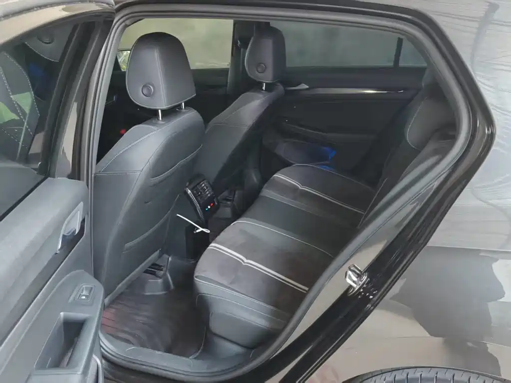 Volkswagen Golf 2023