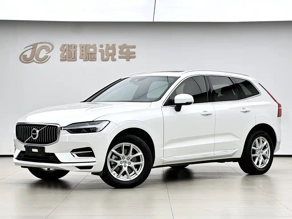 Volvo XC60 2021 — фото 1