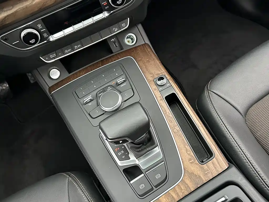 Audi Q5L 2021 — фото 20
