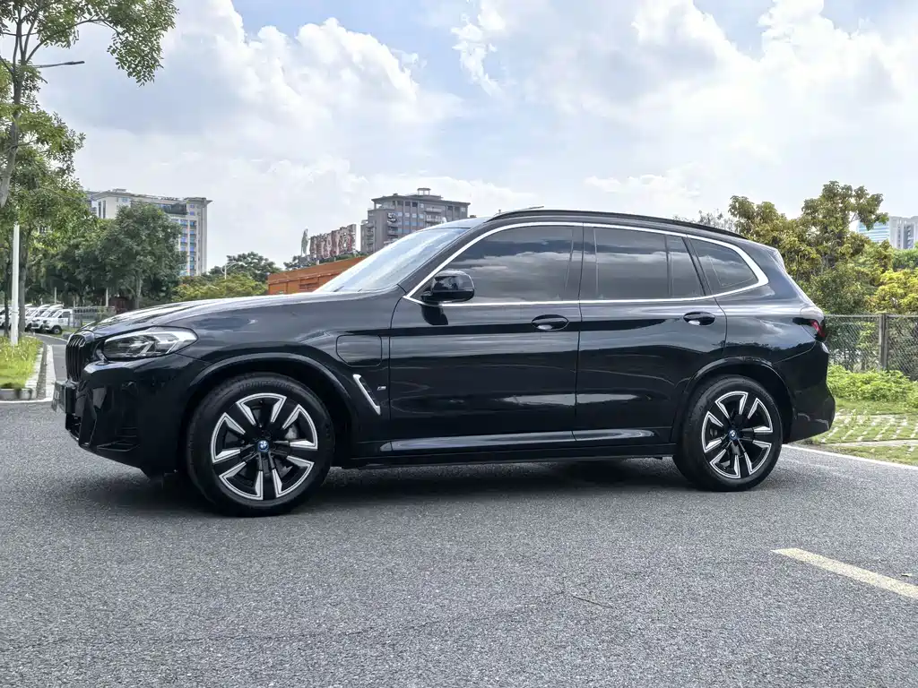 BMW iX3 2024 — фото 2