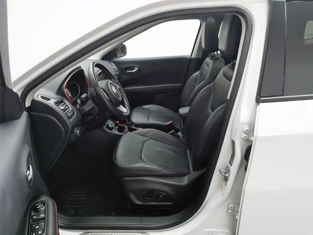 Jeep Compass 2017 — фото 10